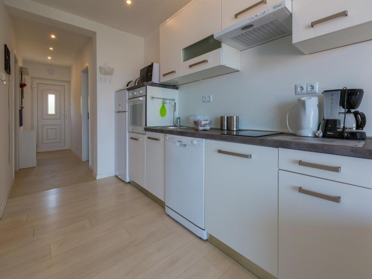 Apartments Lavarin Novi Vinodolski Exterior photo