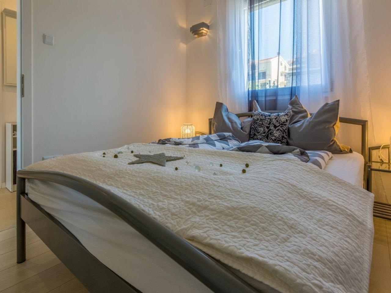Apartments Lavarin Novi Vinodolski Exterior photo